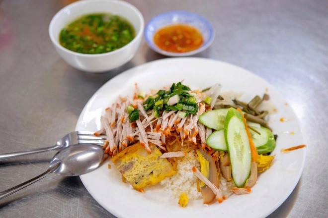 Ăn cơm tấm Long Xuyên (AG) giữa Sài Gòn