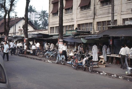 Chợ trời Sài Gòn trước năm 1975 - Một miền ký ức thật đẹp