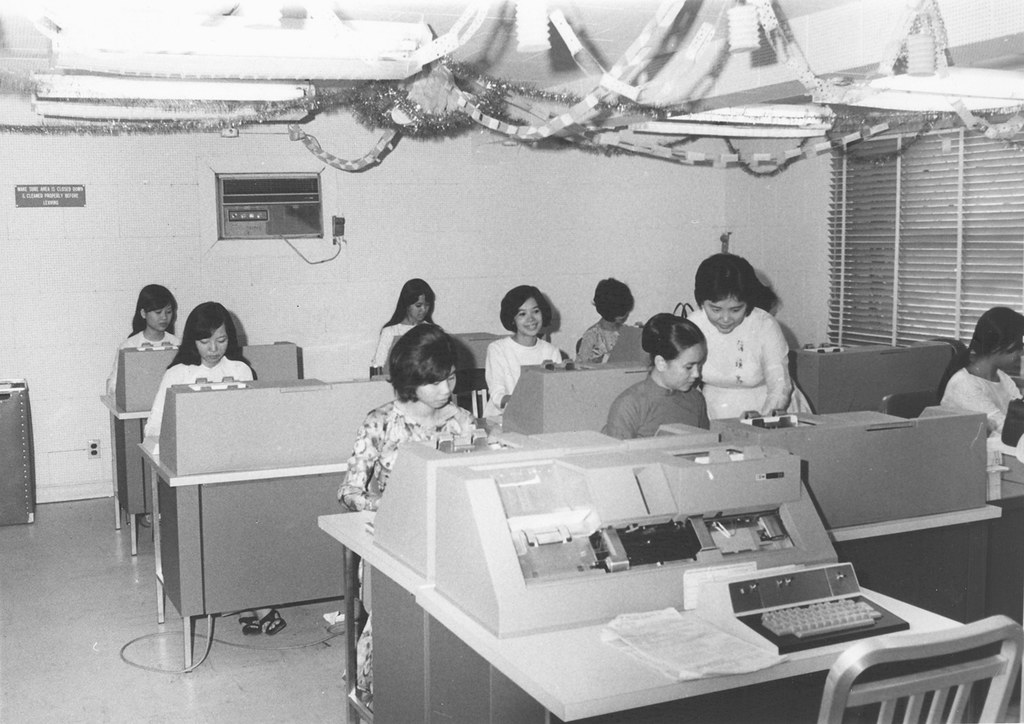 Honvietbiz - Dàn máy tính IBM hiện đại ở Sài Gòn xưa