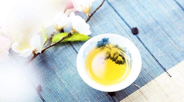 Châm trà chỉ cần tới bảy phần, ba phần lưu lại là nhân nghĩa