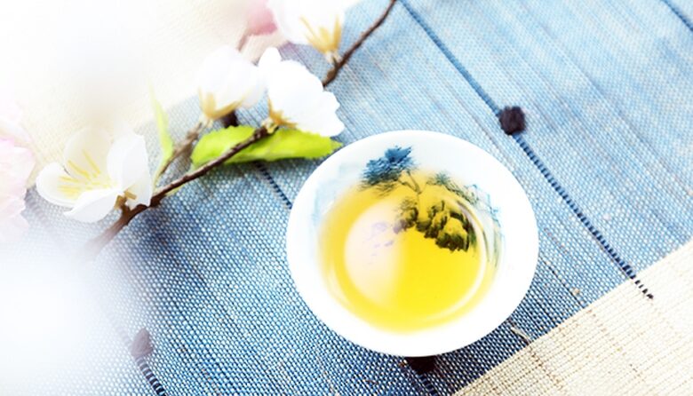 Châm trà chỉ cần tới bảy phần, ba phần lưu lại là nhân nghĩa